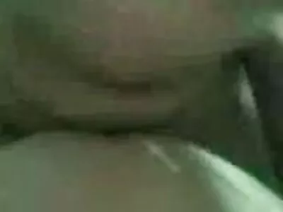 പുരുഷന് വൈബ്രേറ്റർ ഇല്ലെങ്കിലും അവൾക്ക് സ്വയംഭോഗം ചെയ്യാൻ ഒരു പിപി-ഡസ്റ്റർ ഉണ്ട്