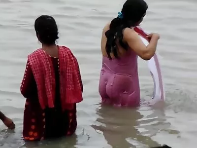 ജീൻ ഷോർട്ട്‌സിൽ കൗമാരക്കാരനോട് പോലും ചോദിക്കാതെ ജെയ് ഡീ സുഹൃത്തിനെ നക്കി