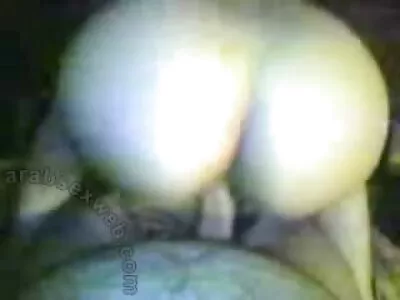 സുന്ദരികളായ ദമ്പതികൾ കൗമാരക്കാരനെ വശീകരിക്കുന്നു