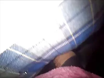 വൃത്തികെട്ട പച്ചകുത്തിയ കുഞ്ഞ് തൂങ്ങിക്കിടന്ന ബോയ്ഫ്രണ്ടുമായി മോശമായി പെരുമാറാൻ ഇഷ്ടപ്പെടുന്നു