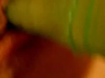 രണ്ട് സുന്ദരികളായ കുഞ്ഞുങ്ങൾ പരസ്പരം ഇന്ദ്രിയാനുഭൂതിയുള്ള ലെസ്ബിയൻ ഗെയിമുകൾ കളിക്കുന്നു