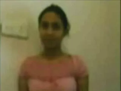 സെക്‌സി ആകാരങ്ങളുള്ള ഫ്ലർട്ടേഷ്യസ് മായ ബിജോ കഠിനമായി വിശകലനം ചെയ്യുന്നു